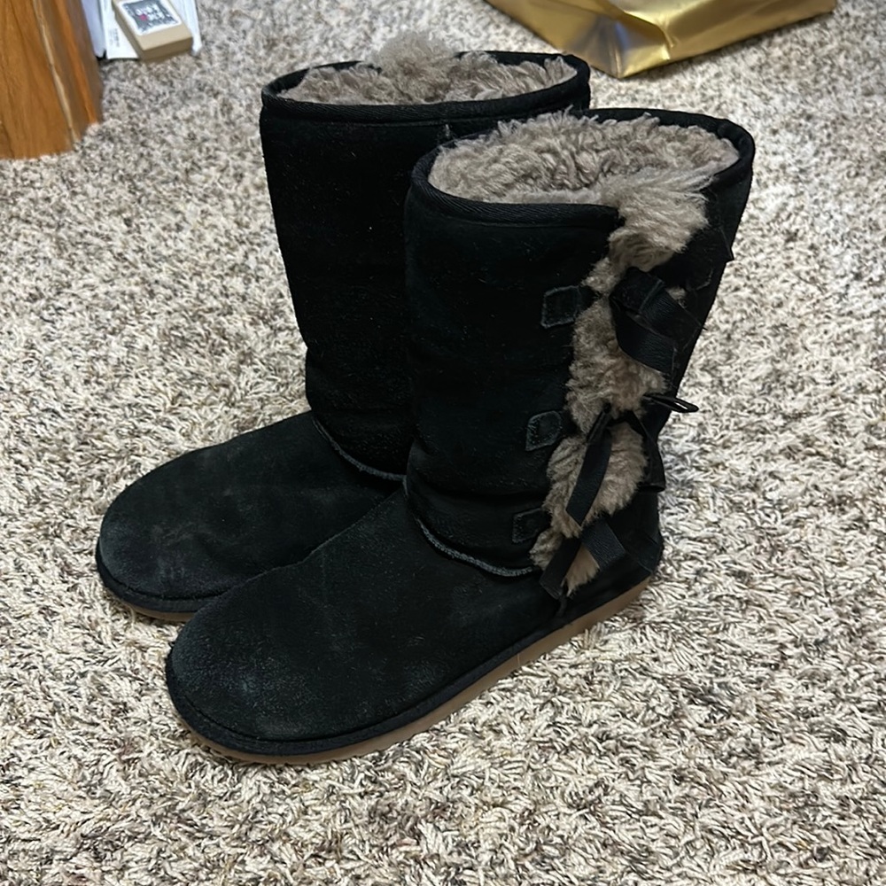 Black tall uggs with bows